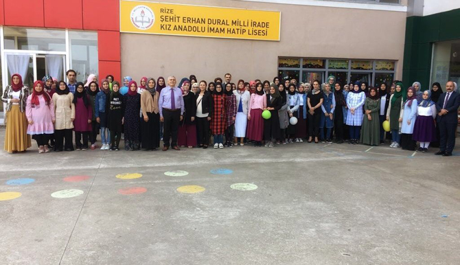 rizenin-yeni-yildizi-sehit-erhan-dural-kiz-anadolu-imam-hatip-lisesi-ilk-mesalesini-yakti.jpg