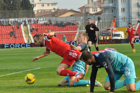 rizespor-balikesirspor-maci-1.20150307170948.jpg