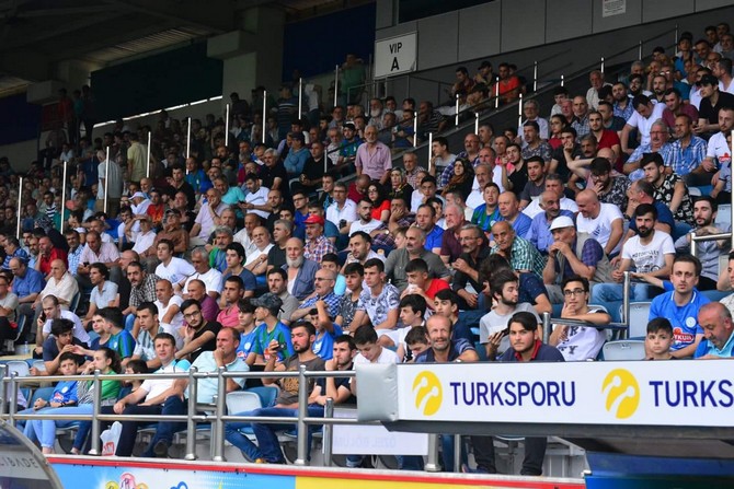 rizespor-giresunspor-hazirlik-maci-taraftar.jpg