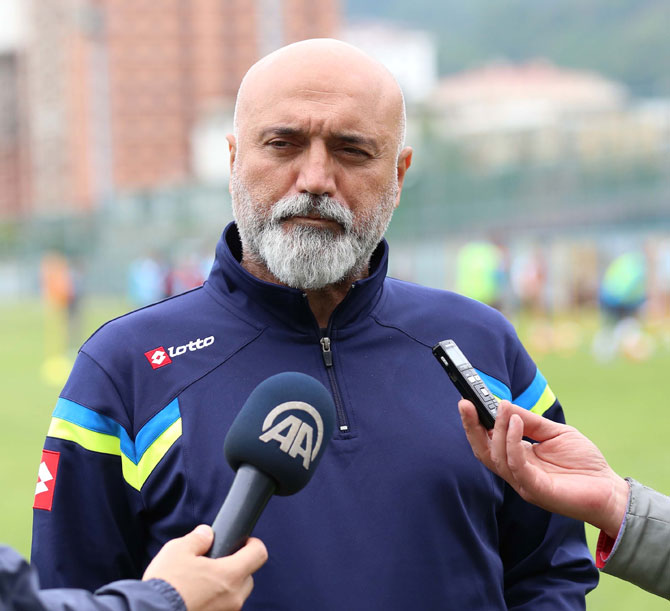 rizespor-teknik-direktoru-hikmet-karaman-002.jpg rizespor-teknik-direktoru-hikmet-karaman-002.jpg