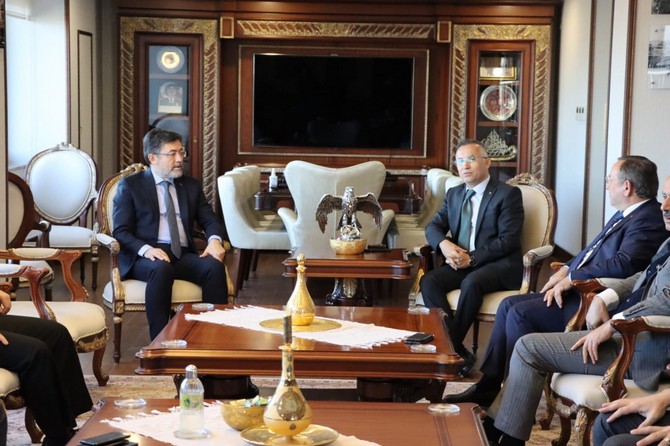 rizeye-gelen-tarim-ve-orman-bakan-yardimcisi-ibrahim-yumakli-vali-kemal-cebere-nezaket-ziyaretinde-bulundu-2.jpg