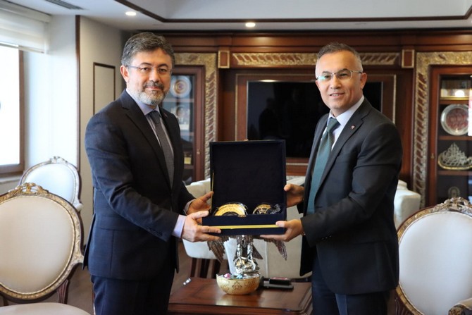 rizeye-gelen-tarim-ve-orman-bakan-yardimcisi-ibrahim-yumakli-vali-kemal-cebere-nezaket-ziyaretinde-bulundu-3.jpg