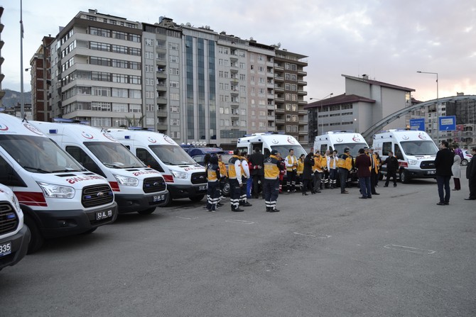 rizeye-gonderilen-ambulanslar-teslim-edildi-(3).jpg