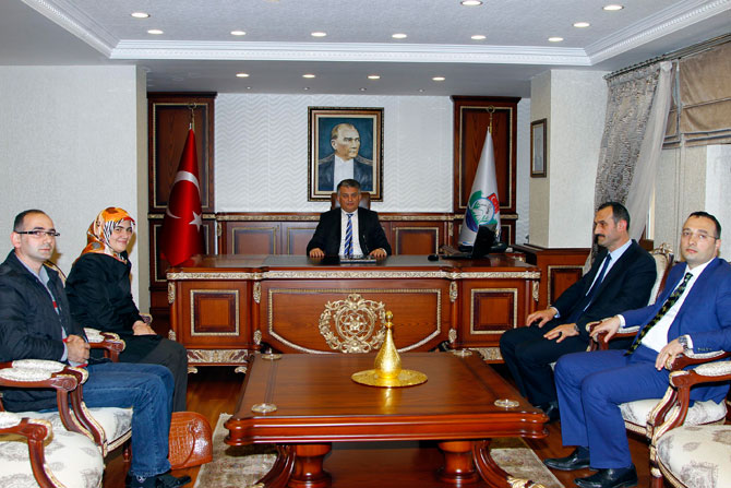 romedden-vali-yaziciya-ziyaret-1.jpg romedden-vali-yaziciya-ziyaret-1.jpg