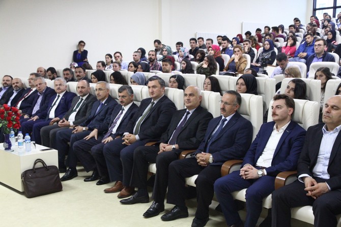 rteu’de-“uluslararasi-rekabette-inovasyon-ve-rekabet-politikalarinin-rolu”-konferansi-duzenlendi-(1).jpg