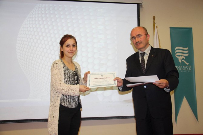 rteu’de-isaret-dil-kursu-kursiyerleri-sertifika-aldi-(4).jpg