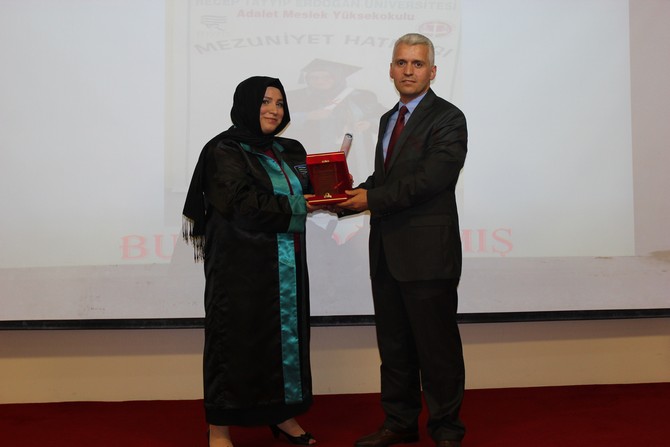rteu-adalet-meslek-yuksekokuluu-ilk-mezunlarini-verdi-(13).jpg
