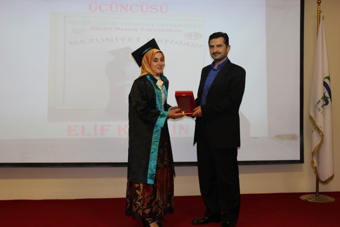 rteu-adalet-meslek-yuksekokuluu-ilk-mezunlarini-verdi-(14).jpg