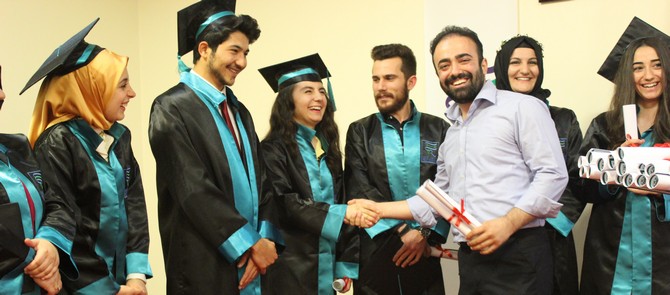 rteu-adalet-meslek-yuksekokuluu-ilk-mezunlarini-verdi-(15).jpg