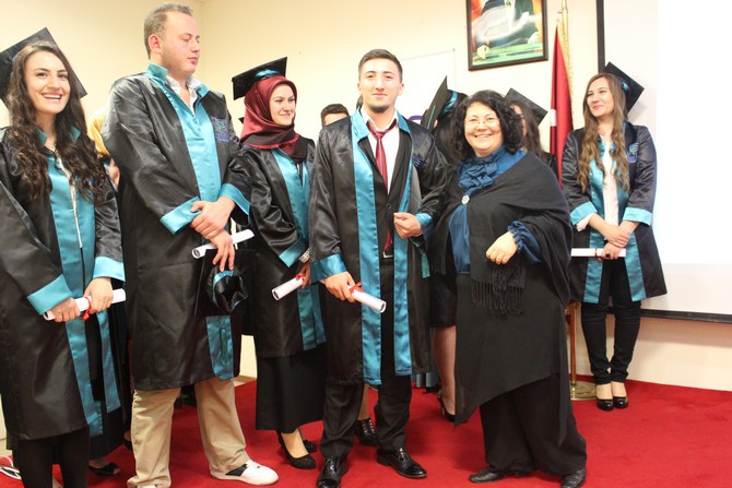 rteu-adalet-meslek-yuksekokuluu-ilk-mezunlarini-verdi-(19).jpg