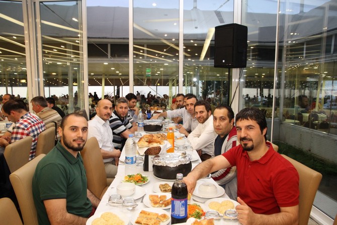 rteu-camiasi-iftarda-bulustu-(10).jpg