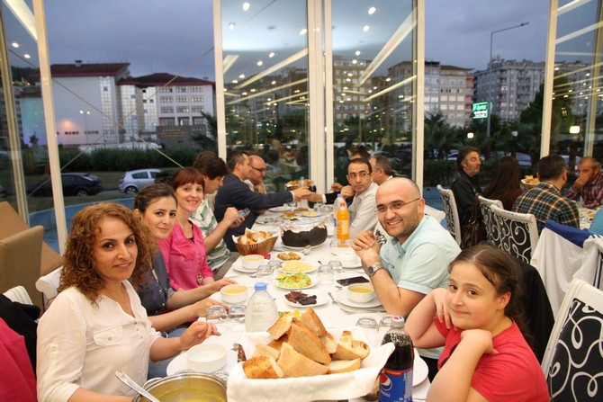 rteu-camiasi-iftarda-bulustu-(12).jpg