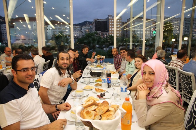 rteu-camiasi-iftarda-bulustu-(13).jpg