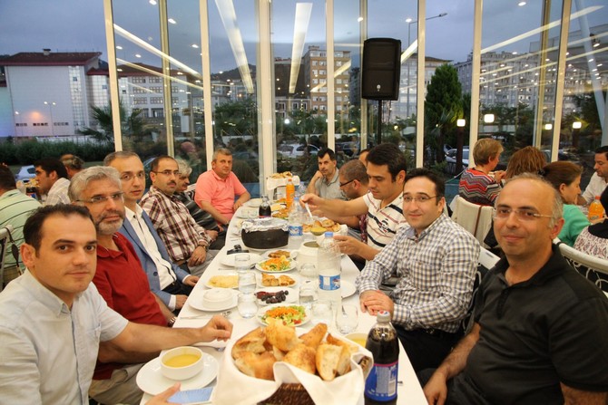 rteu-camiasi-iftarda-bulustu-(14).jpg