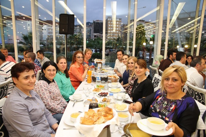 rteu-camiasi-iftarda-bulustu-(15).jpg