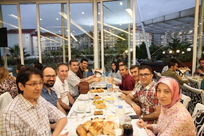 rteu-camiasi-iftarda-bulustu-(16).jpg