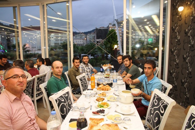 rteu-camiasi-iftarda-bulustu-(17).jpg