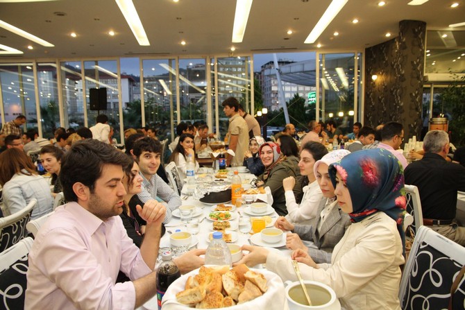 rteu-camiasi-iftarda-bulustu-(19).jpg
