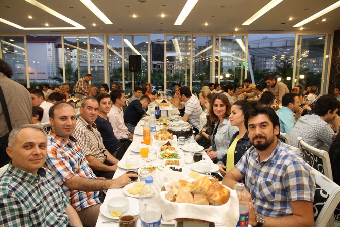 rteu-camiasi-iftarda-bulustu-(20).jpg