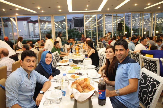 rteu-camiasi-iftarda-bulustu-(21).jpg