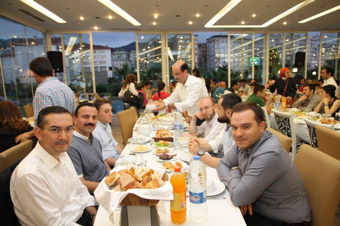 rteu-camiasi-iftarda-bulustu-(22).jpg