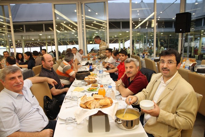 rteu-camiasi-iftarda-bulustu-(24).jpg