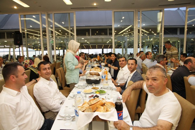 rteu-camiasi-iftarda-bulustu-(25).jpg