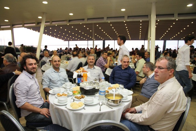 rteu-camiasi-iftarda-bulustu-(35).jpg