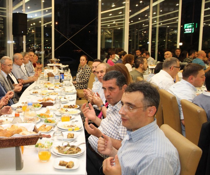 rteu-camiasi-iftarda-bulustu-(4).jpg