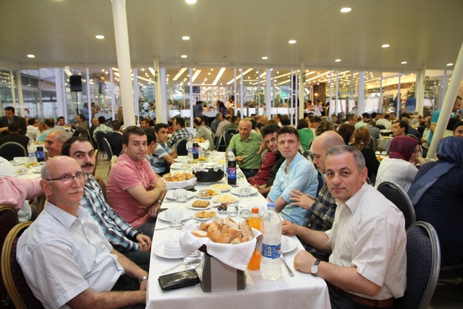 rteu-camiasi-iftarda-bulustu-(45).jpg