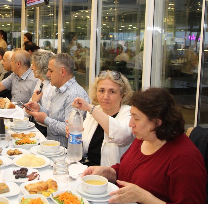 rteu-camiasi-iftarda-bulustu-(6).jpg