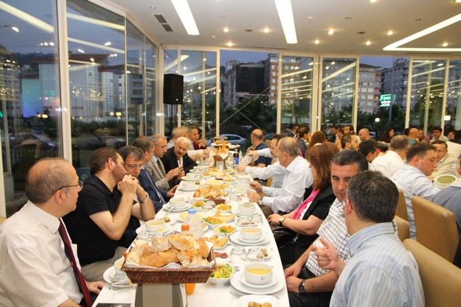 rteu-camiasi-iftarda-bulustu-(7).jpg