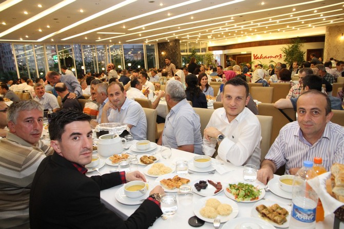 rteu-camiasi-iftarda-bulustu-(8).jpg