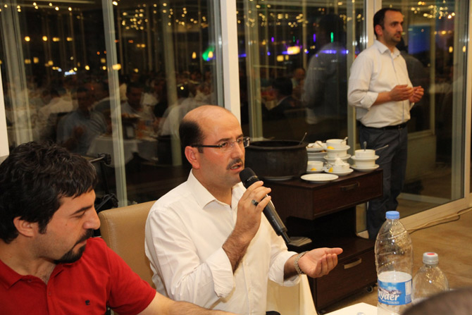 rteu-camiasi-iftarda-bulustu-52.jpg rteu-camiasi-iftarda-bulustu-52.jpg