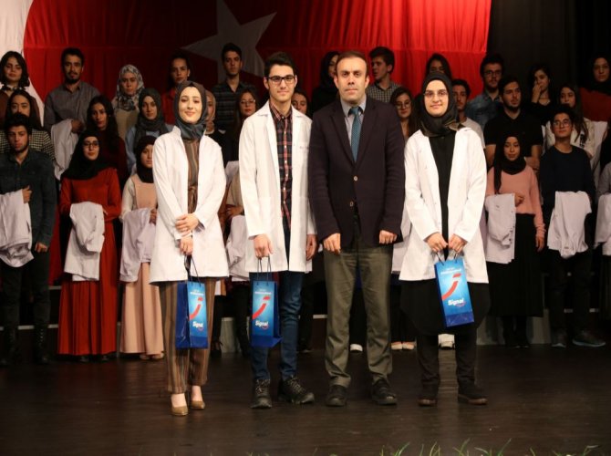 rteu-dis-hekimligi-fakultesi-ogrencileri-onluklerini-giydi-(21).jpg
