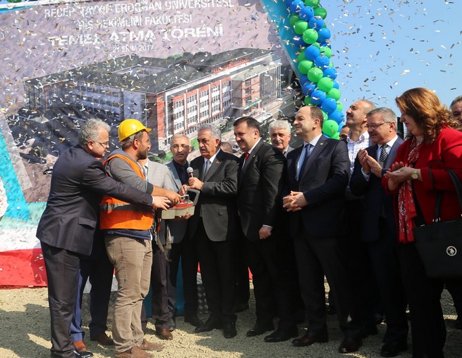 rteu-dis-hekimligi-fakultesinin-yeni-binasinin-temel-atma-toreni-gerceklesti-(4)-003.jpg