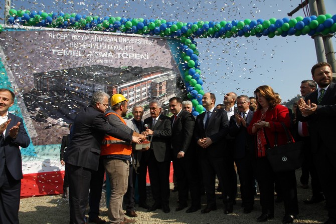 rteu-dis-hekimligi-fakultesinin-yeni-binasinin-temel-atma-toreni-gerceklesti-(6)-001.jpg