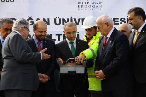 rteu-ilahiyat-fakultesi-temel-atma-toreni-13.jpg rteu-ilahiyat-fakultesi-temel-atma-toreni-13.jpg