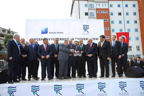 rteu-ilahiyat-fakultesi-temel-atma-toreni-14.jpg rteu-ilahiyat-fakultesi-temel-atma-toreni-14.jpg