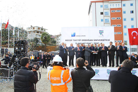 rteu-ilahiyat-fakultesi-temel-atma-toreni-16.jpg rteu-ilahiyat-fakultesi-temel-atma-toreni-16.jpg