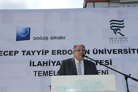 rteu-ilahiyat-fakultesi-temel-atma-toreni-7.jpg rteu-ilahiyat-fakultesi-temel-atma-toreni-7.jpg