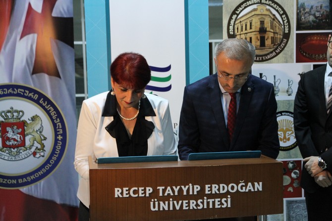 rteu-ile-ve-kutaisi-devlet-tarih-muzesi-arasinda-protokol-imzalandi-(8).jpg