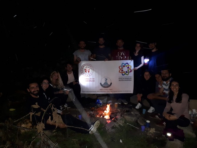 rteu-ogrencileri-doga-ve-kitap-projesi-kapsaminda-kamp-gerceklestirdi-(7).jpg