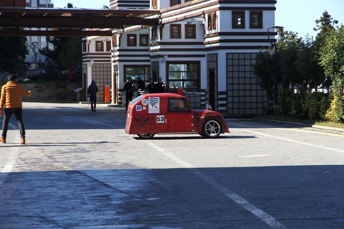 rteu-ogrencileri-elektromobil-arac-uretti-(7).jpg