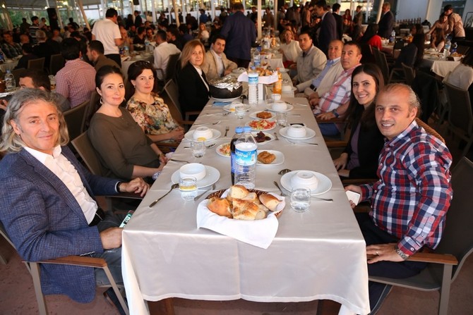 rteu-personeli-iftar-yemeginde-bir-araya-geldi-(10).jpg
