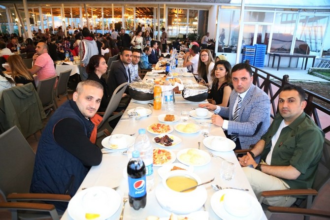 rteu-personeli-iftar-yemeginde-bir-araya-geldi-(11).jpg