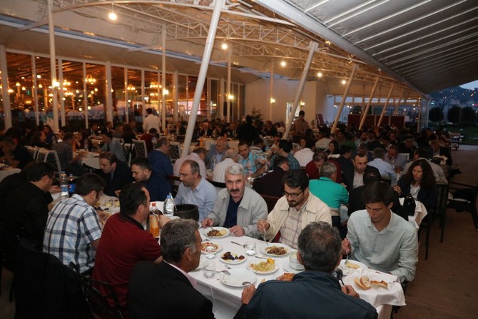 rteu-personeli-iftar-yemeginde-bir-araya-geldi-(6).jpg