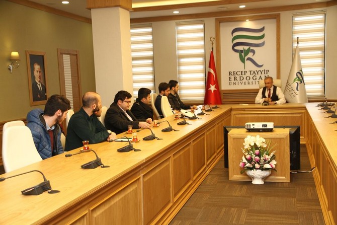 rteu-rektoru-huseyin-karaman-ogrenci-temsilcileri-ile-bir-araya-geldi-(10).jpg