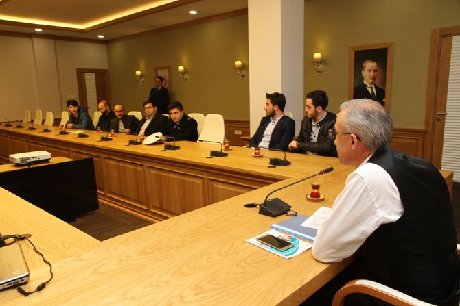 rteu-rektoru-huseyin-karaman-ogrenci-temsilcileri-ile-bir-araya-geldi-(7).jpg