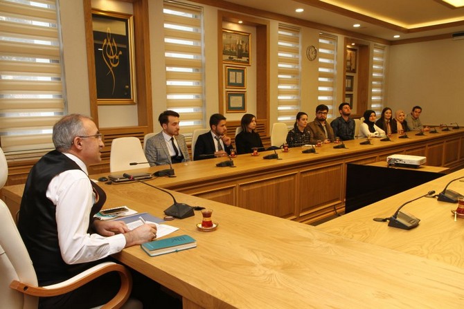 rteu-rektoru-huseyin-karaman-ogrenci-temsilcileri-ile-bir-araya-geldi-(8).jpg